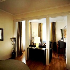 Central Plaza 4*