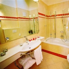 Schweizerhof Hotel & Residence 4*