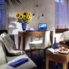Art by the Spanish Steps  4*