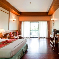 Jomtien Palm Beach Hotel & Resort 4*