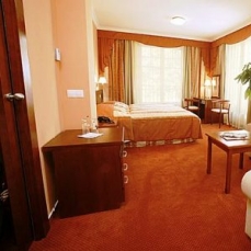 Olympia 4*