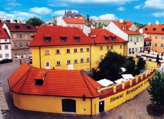 Archibald At the Charles Bridge 4*