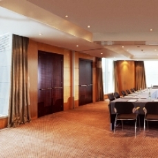 Hotel Epsom Manotel 4*