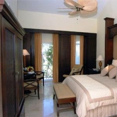 Occidental Royal Hideaway Playacar 5*